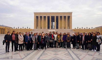 Tarsuslu kadınlar, Kadın Hakları Günü’nde Anıtkabir’i ziyaret etti