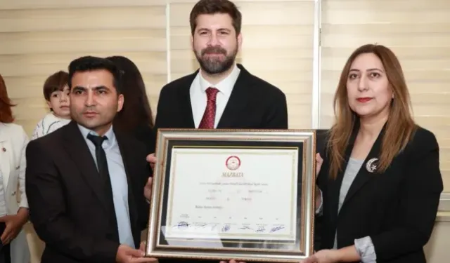 Tarsus Belediye Başkanı Ali Boltaç, mazbatasını alarak göreve başladı