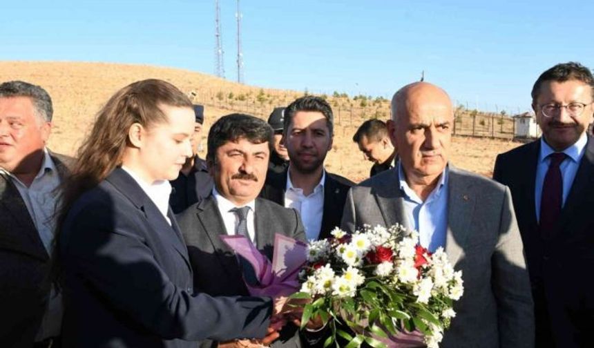 Tarım ve Orman Bakanı Prof. Dr. Vahit Kirişci Tufanbeyli’de temel atma törenine katıldı