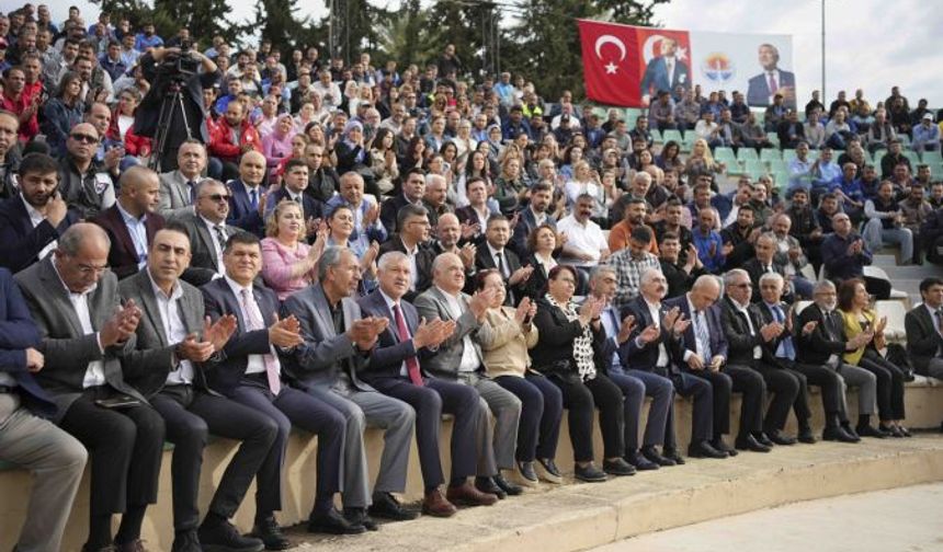 Başkan Zeydan Karalar, Büyükşehir çalışanlarının bayramını kutladı