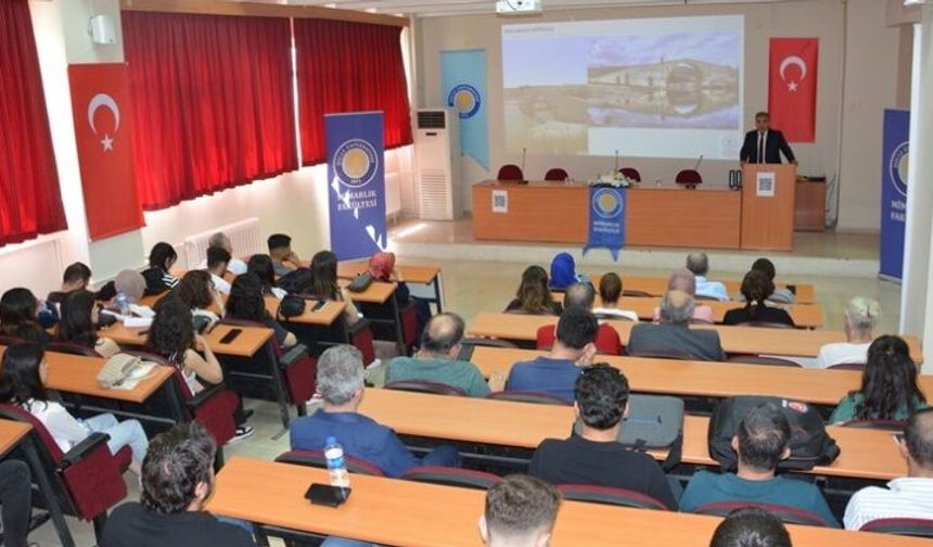 Üniversite şehir buluşmalarında ’Dünden bugüne Diyarbakır turizmi’ konuşuldux