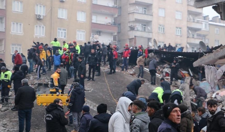 Diyarbakır’da 60 kişinin hayatını kaybettiği Yoldaş Apartmanı davasında müteahhit hakim karşısına çıktı