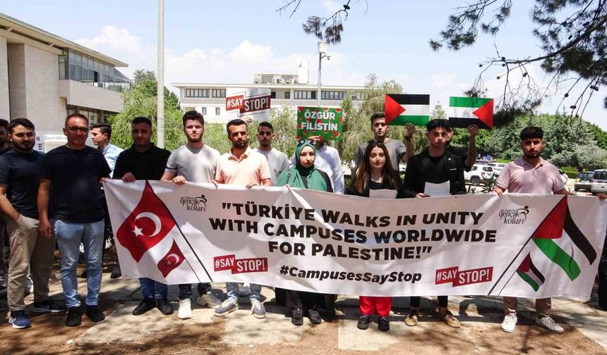 MEÜ’de bir grup öğrenci, İsrail’in Gazze’ye yönelik saldırılarını protesto etti